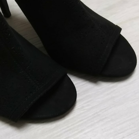 Shoes - Picture 5 of 5